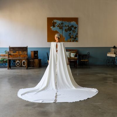 Vestido de novia Silvia Fernandez. Capa Blanca